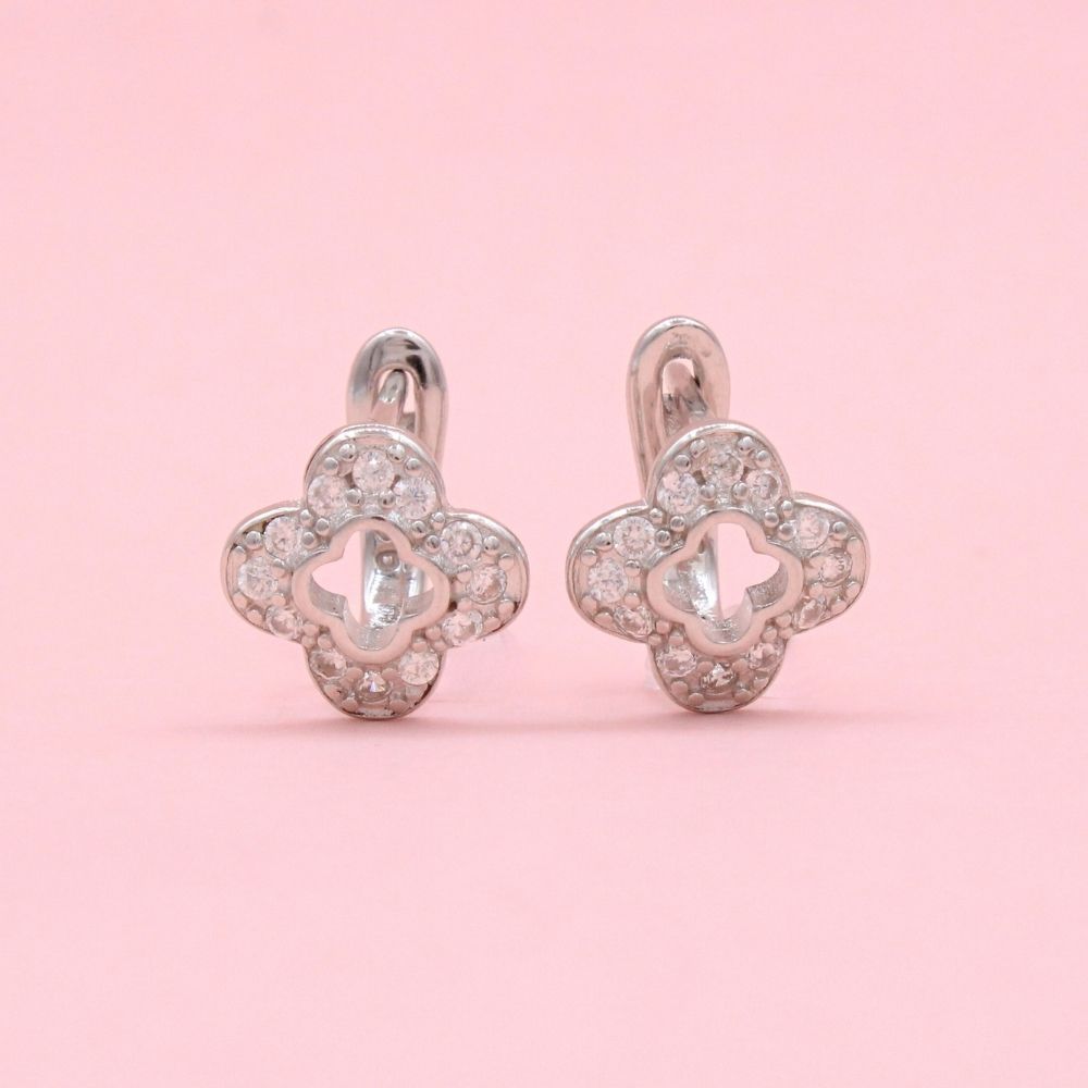 Arete de Plata .925 Elegante en Forma de Trébol con Zirconias Alrededor  mod. 1441