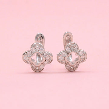 Arete de Plata .925 Elegante en Forma de Trébol con Zirconias Alrededor  mod. 1441