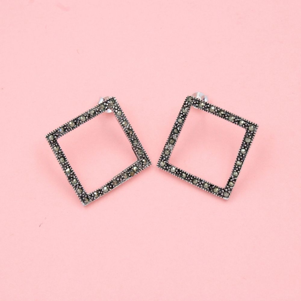 Arete Cuadrado con Marquesitas mod. 0820