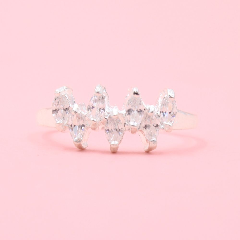 Anillo Solitario de Plata .925 Diseño en Forma de Gota mod. 1004