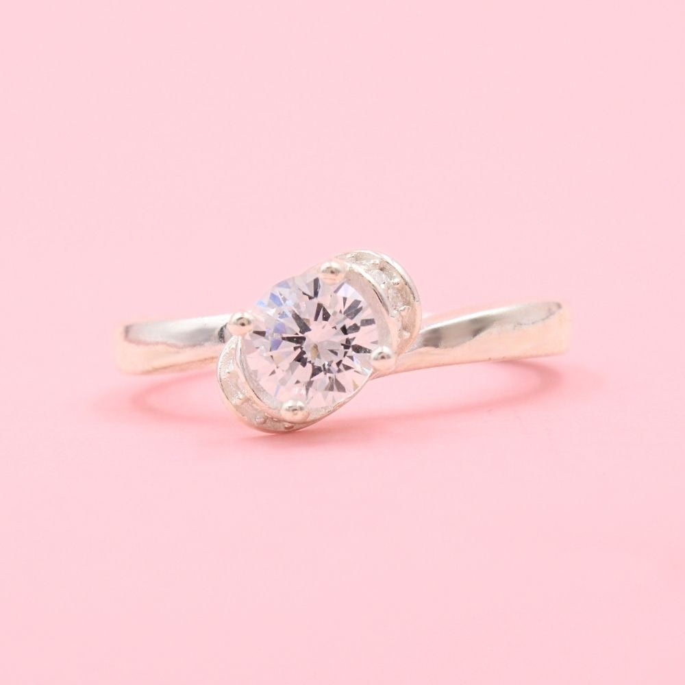 Anillo Solitario de Plata .925 Diseño Cruzado con Zirconias mod. 1149