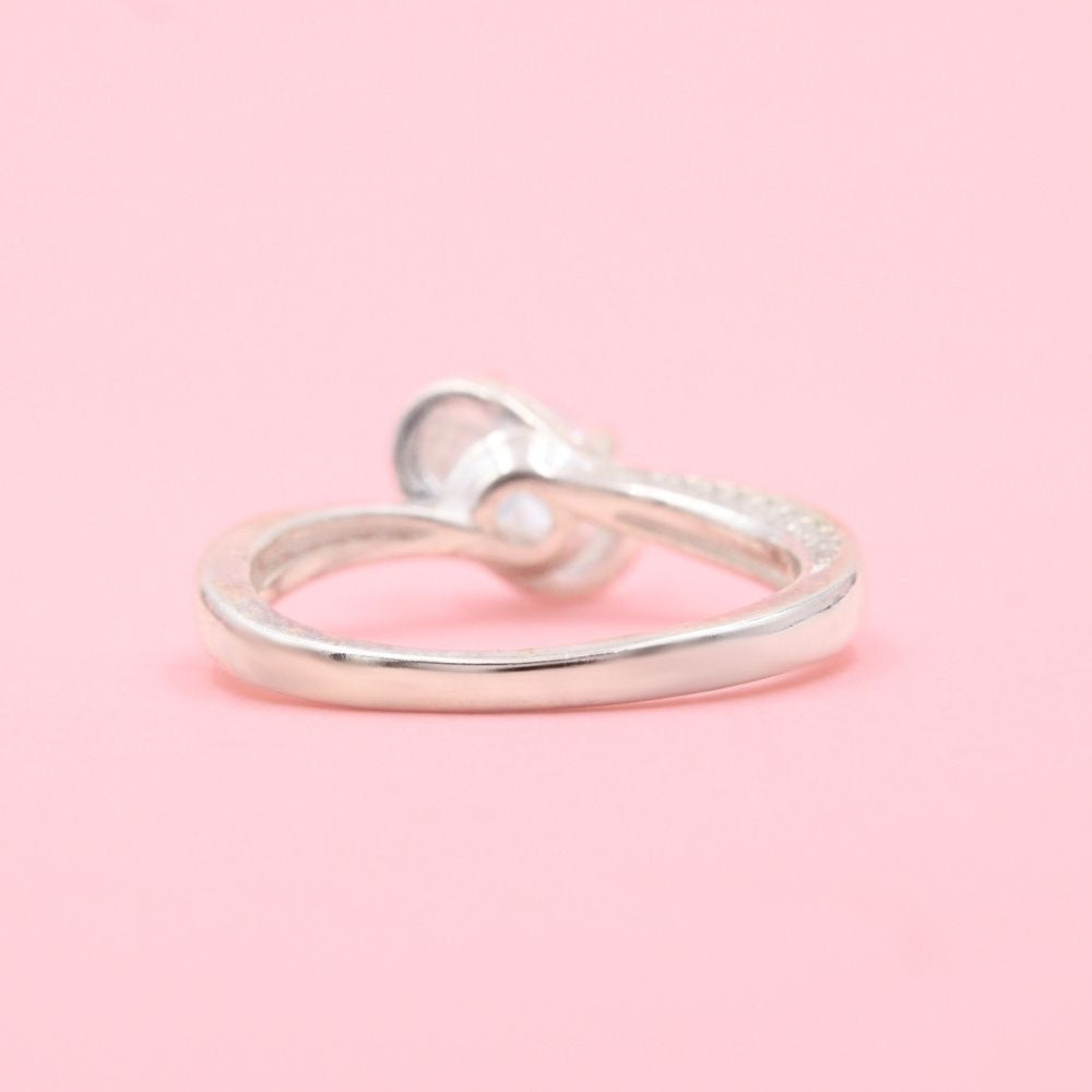 Anillo Solitario de Plata .925 Diseño Cruzado con Zirconias mod. 1149