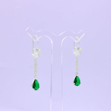 Arete Largo de Plata .925 con Diseño Elegante Incrustado de Zirconias en Forma de Gota mod. 1591