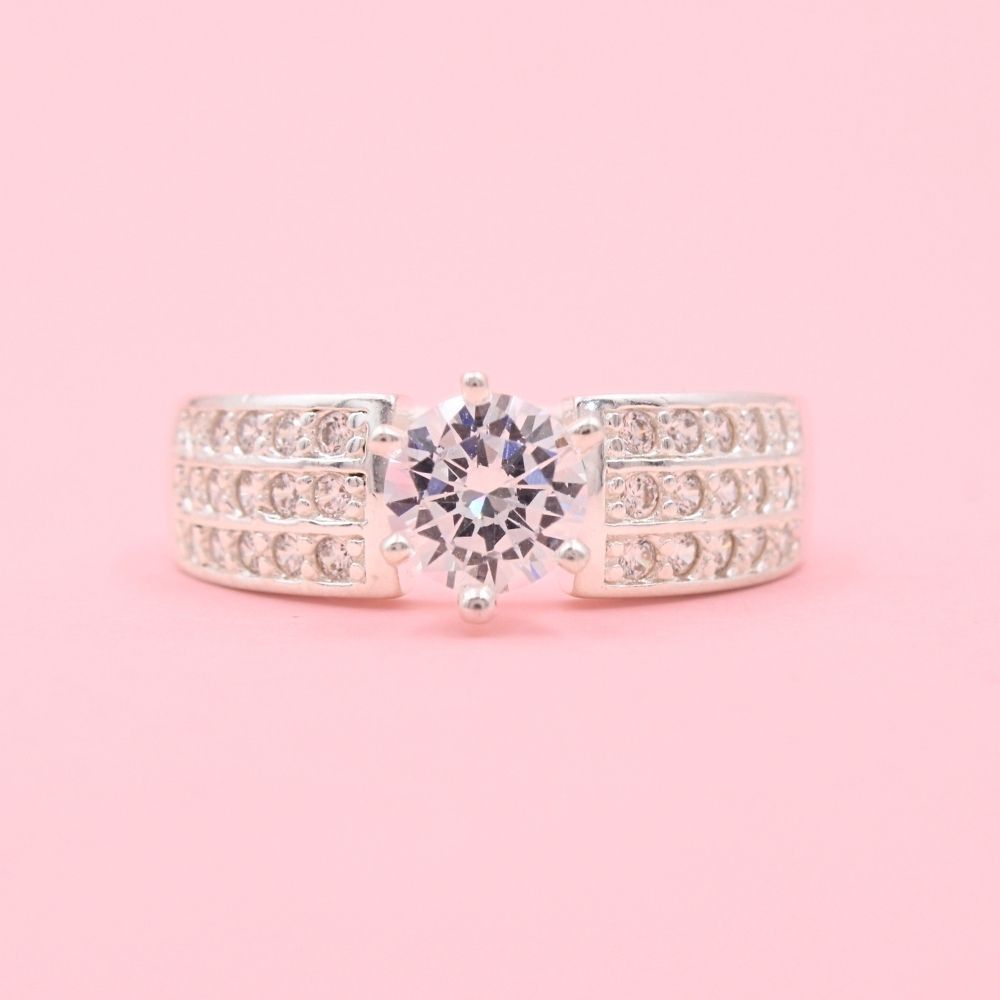Anillo Solitario de Plata .925 Diseño Grueso Incrustado con Zirconias mod. 1150