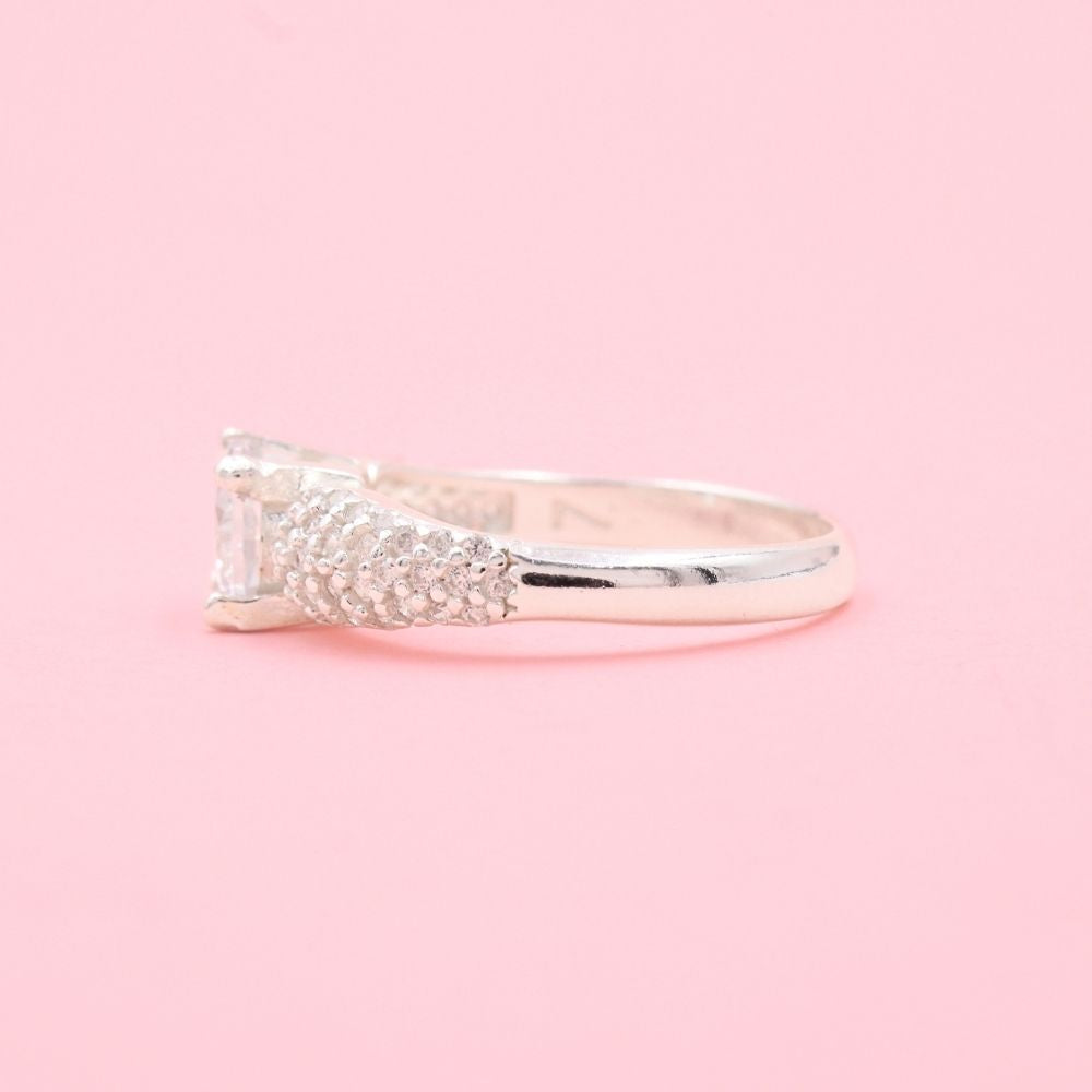 Anillo Solitario de Plata .925 Diseño Grueso Incrustado con Zirconias mod. 1151