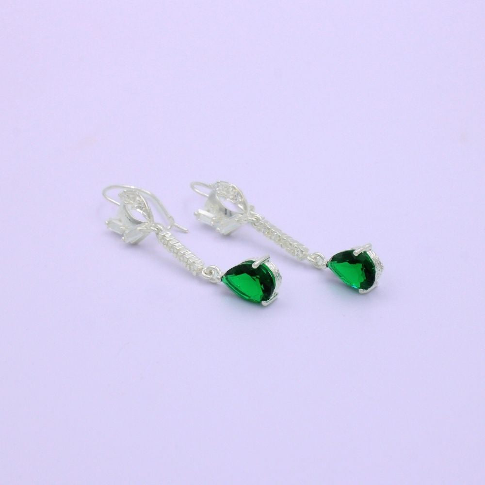 Arete Largo de Plata .925 con Diseño Elegante Incrustado de Zirconias en Forma de Gota mod. 1591