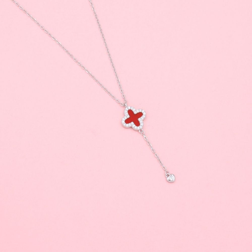 Gargantilla de Plata .925 con Trébol de Resina Roja con Colgante de Corazón Detallado con Zirconias mod. 1024