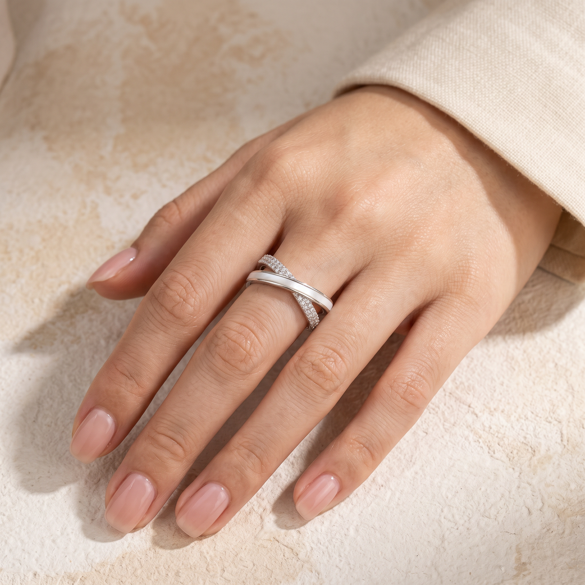 Anillo de Plata. 925 Con Diseño de X Con Madre Perla e Incrustación de Zirconia mod.3252