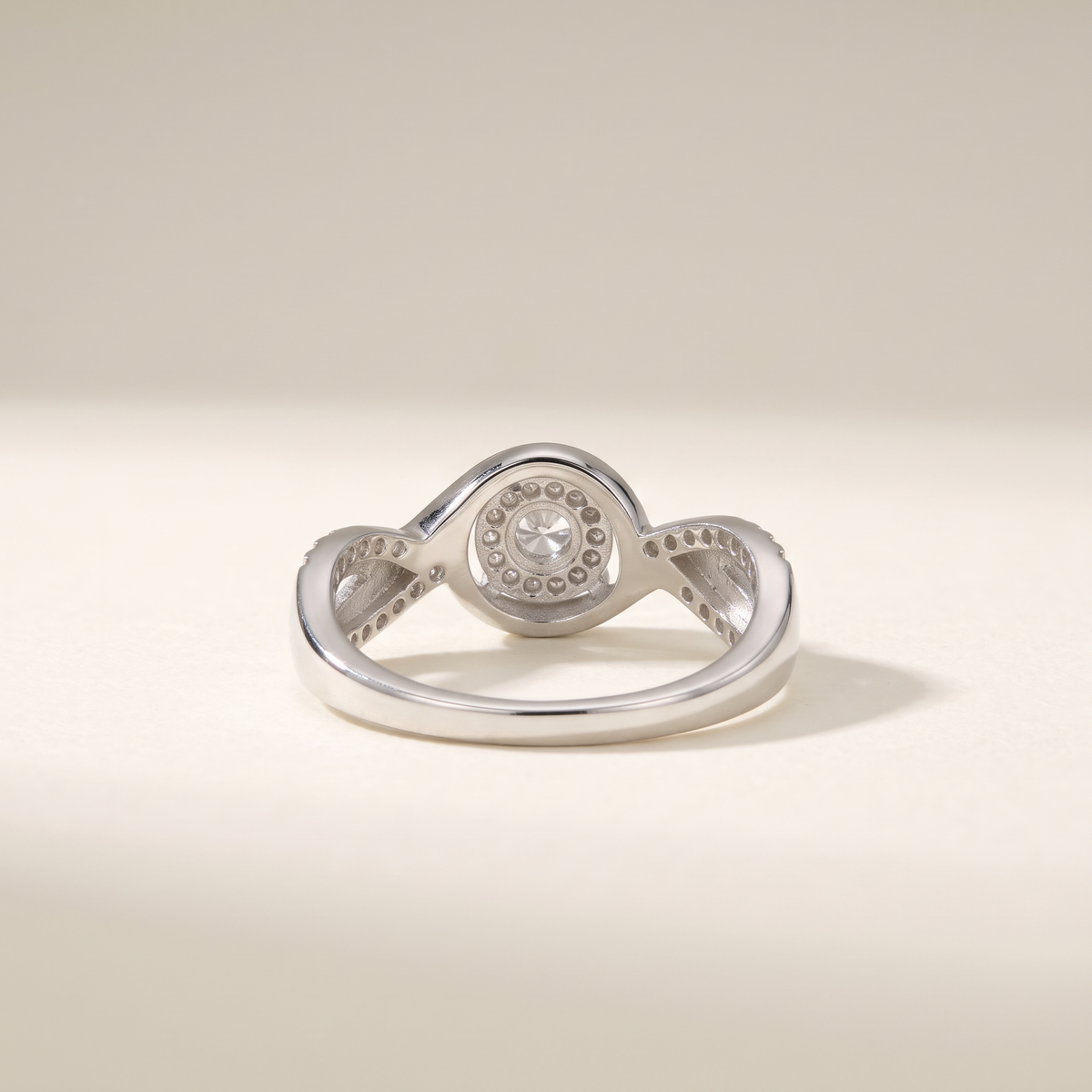 Anillo de Plata. 925 Solitario con Diseño de Infinito e Incrustación de Zirconias mod.3248