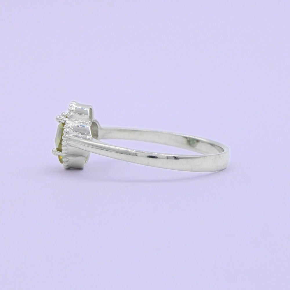 Anillo de Plata .925 con Diseño de Trébol Incrustado de Sultanita mod. 1602