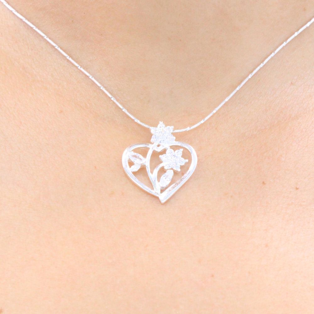 Dije de Dama Plata .925 Corazón con Flores y Zirconias mod. 1160