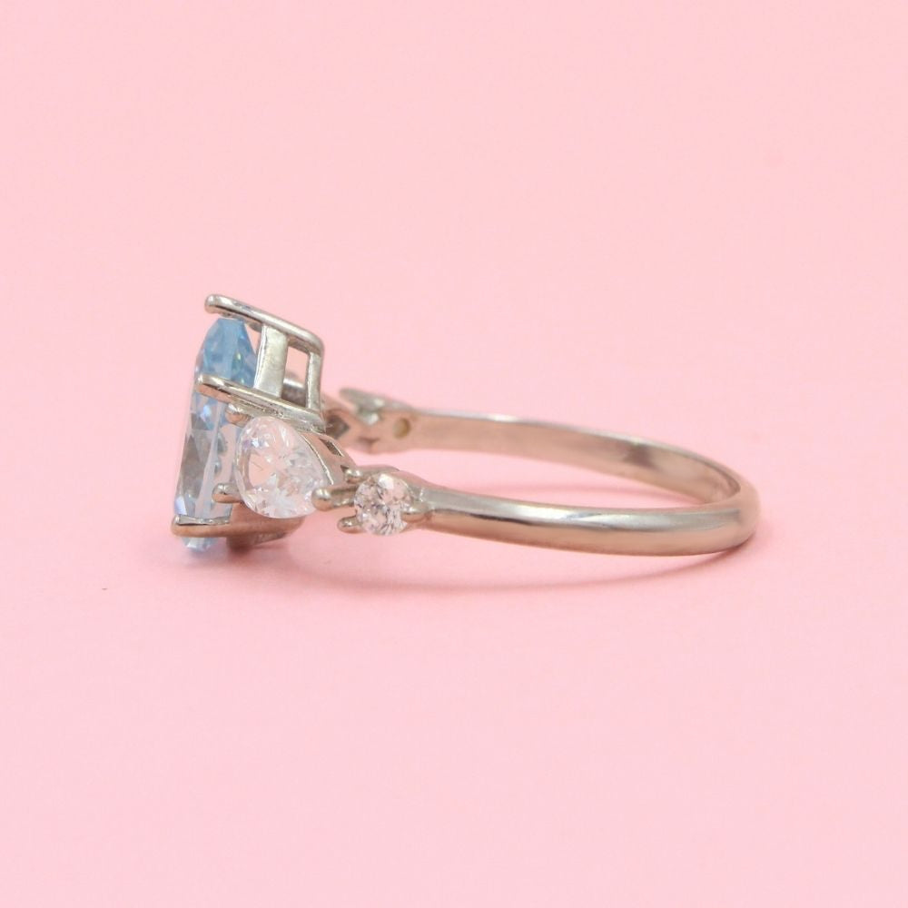 Anillo Especial con Zirconia de Gota Color Azul Cielo mod. 0706