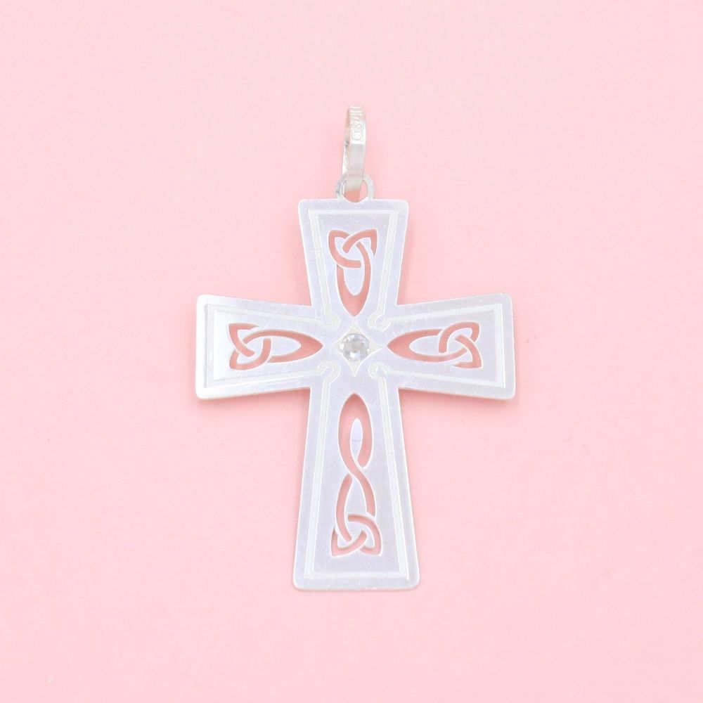 Cruz de Plata .925 de Diseño Plano con Calado y Grabado Mate e Incrustación de Zirconias mod. 1247