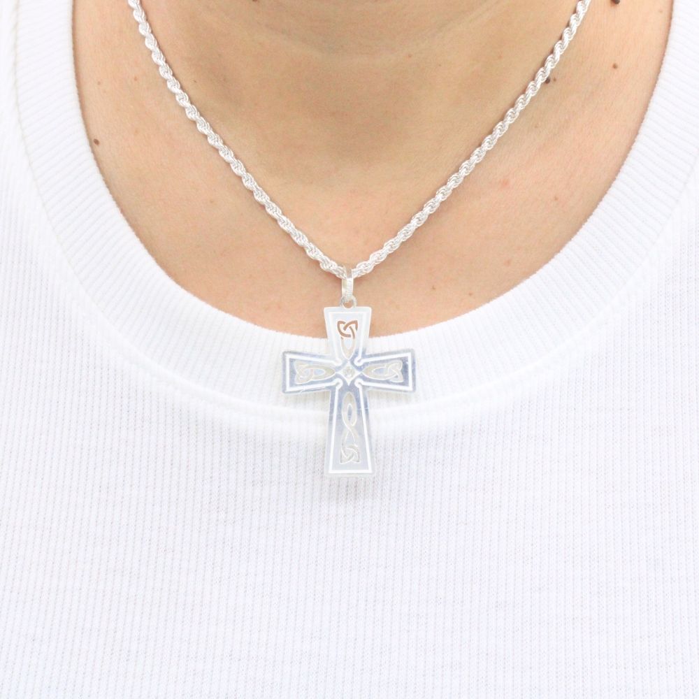 Cruz de Plata .925 de Diseño Plano con Calado y Grabado Mate e Incrustación de Zirconias mod. 1247