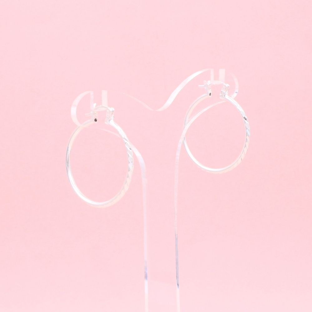 Arracada de Plata .925 Hueca con Facetado de Flecha mod. 1058