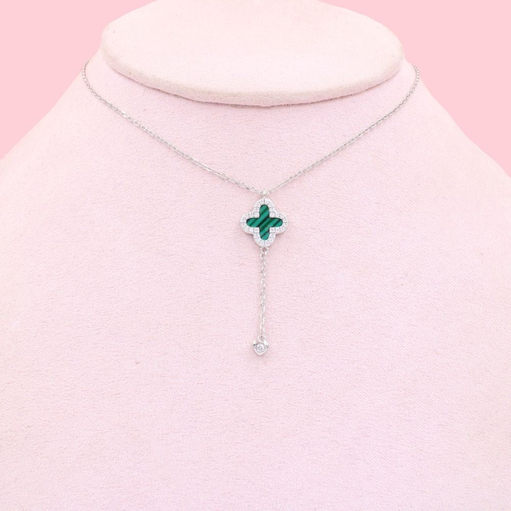 Gargantilla de Plata .925 con Trébol de Malaquita con Colgante de Corazón Detallado con Zirconias mod. 1025