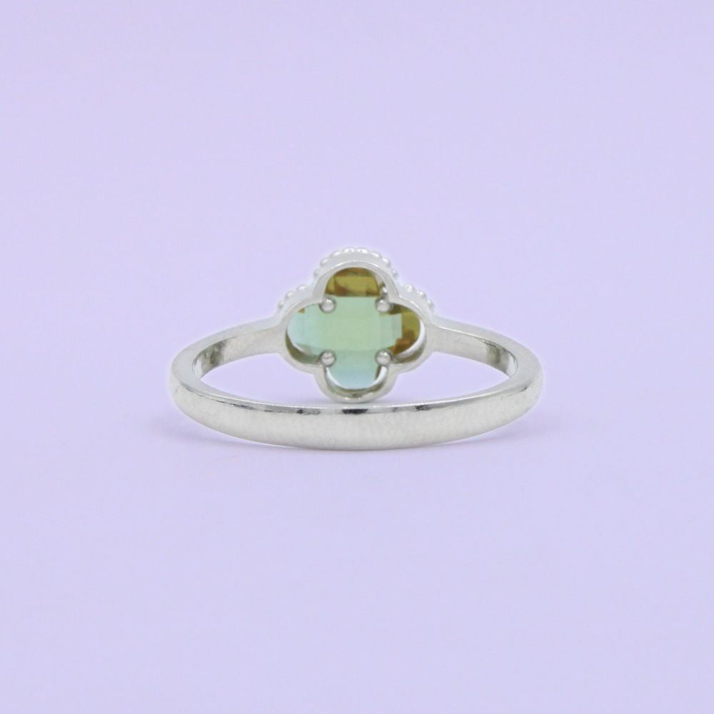 Anillo de Plata .925 con Diseño de Trébol Incrustado de Sultanita mod. 1602