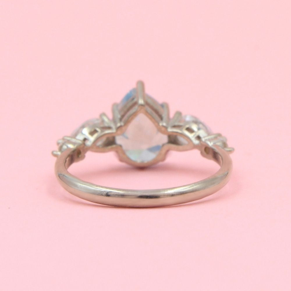 Anillo Especial con Zirconia de Gota Color Azul Cielo mod. 0706