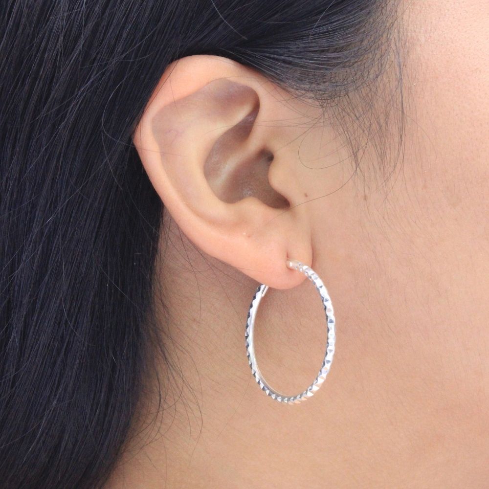 Arracada de Plata .925 Hueca con Facetado Diamante mod. 1059