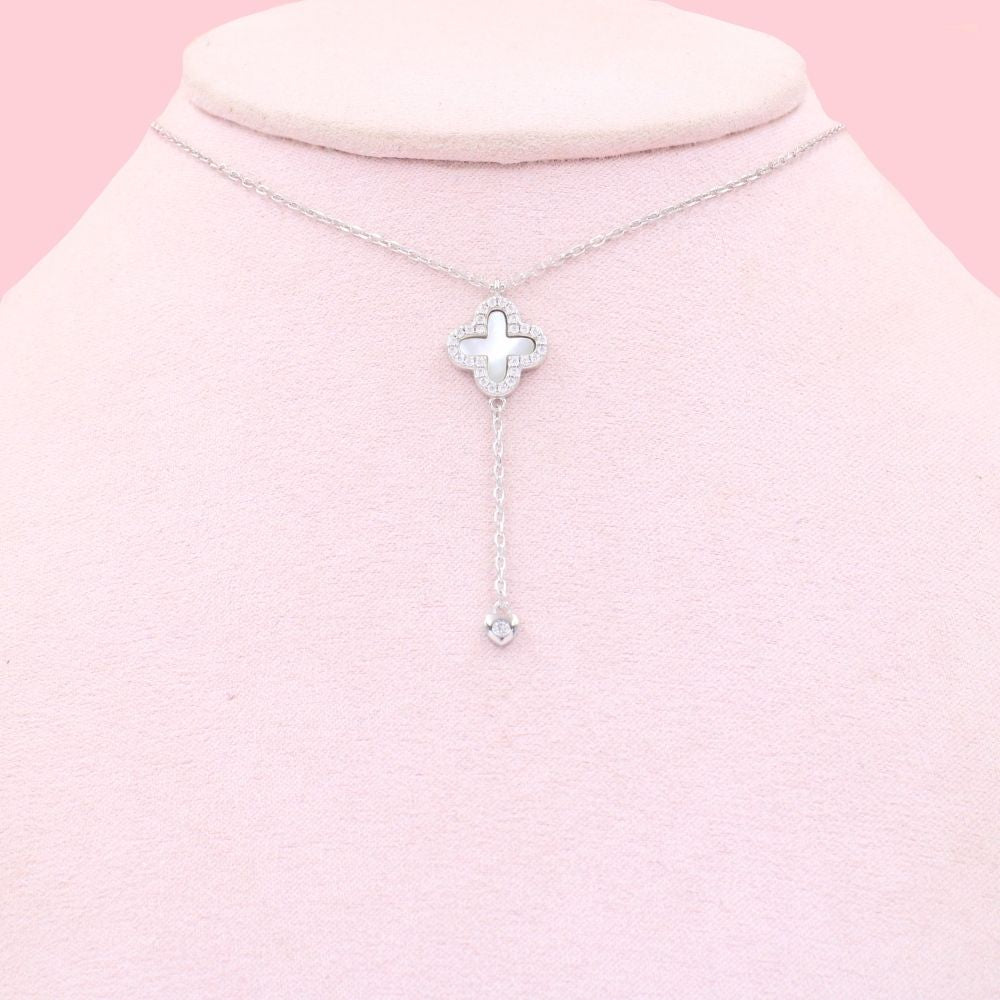 Gargantilla de Plata .925 con Trébol de Madre Perla con Colgante de Corazón Detallado con Zirconias mod. 1026