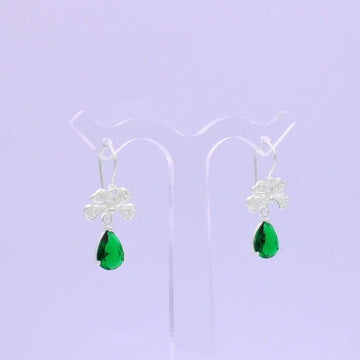 Arete Largo de Plata .925 con Diseño de Mariposa Incrustado de Zirconias mod. 1593