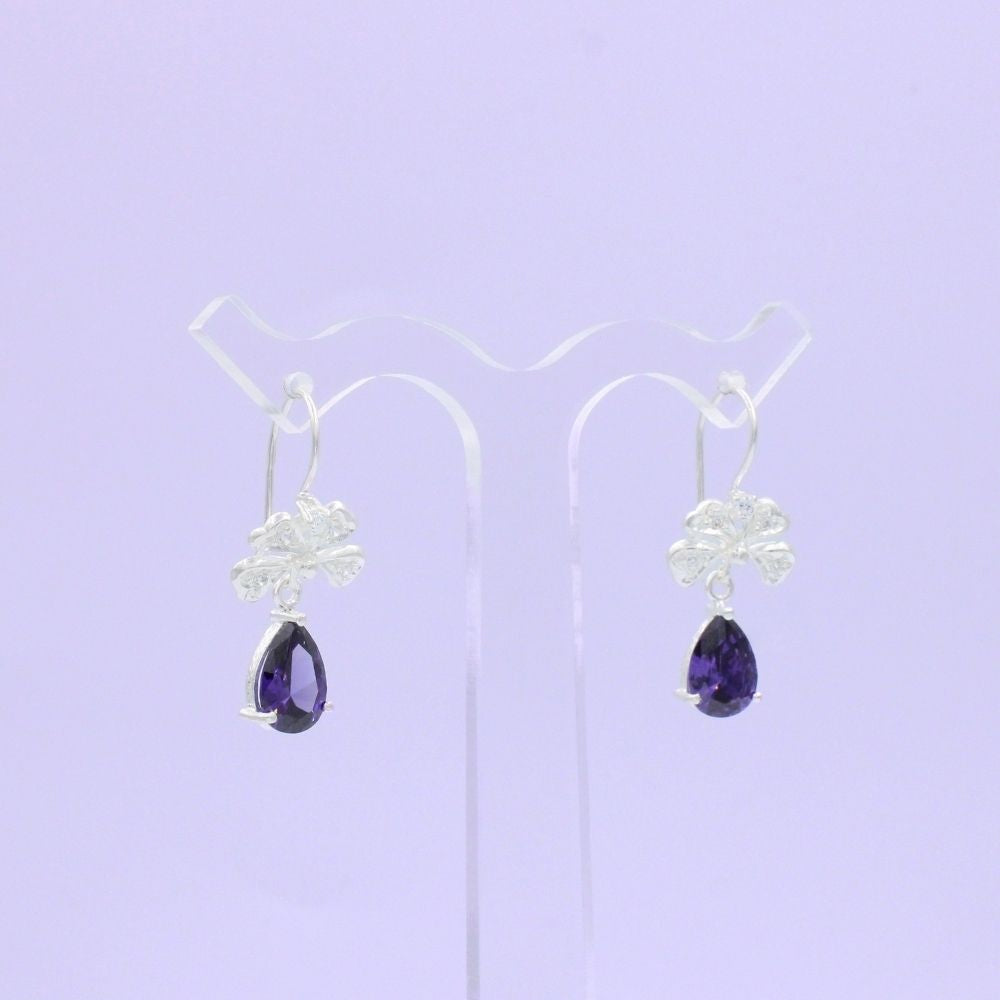 Arete Largo de Plata .925 con Diseño de Mariposa Incrustado de Zirconias mod. 1593