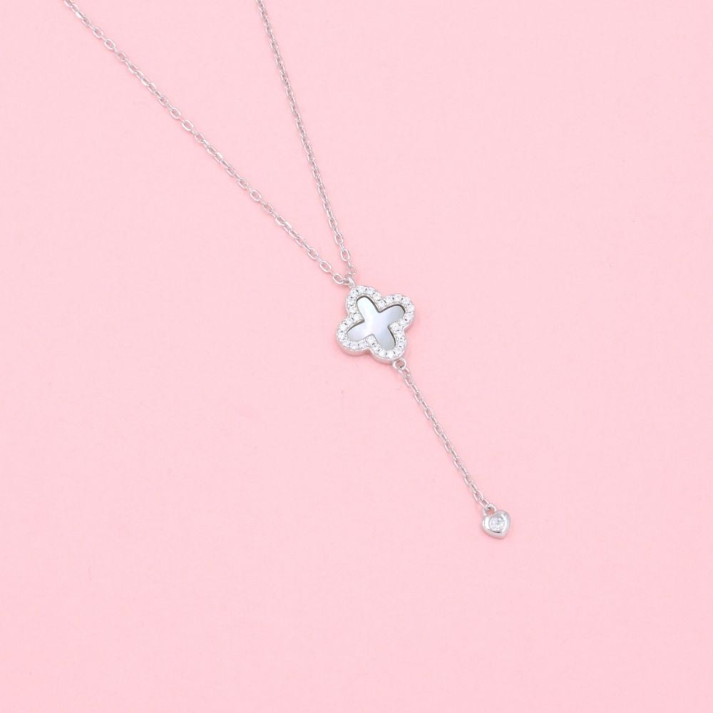 Gargantilla de Plata .925 con Trébol de Madre Perla con Colgante de Corazón Detallado con Zirconias mod. 1026