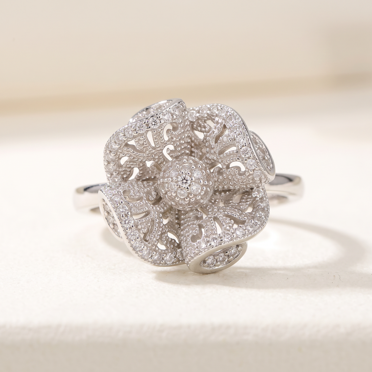 Anillo de Plata. 925 de Flor Ondeada Brillante mod.3257