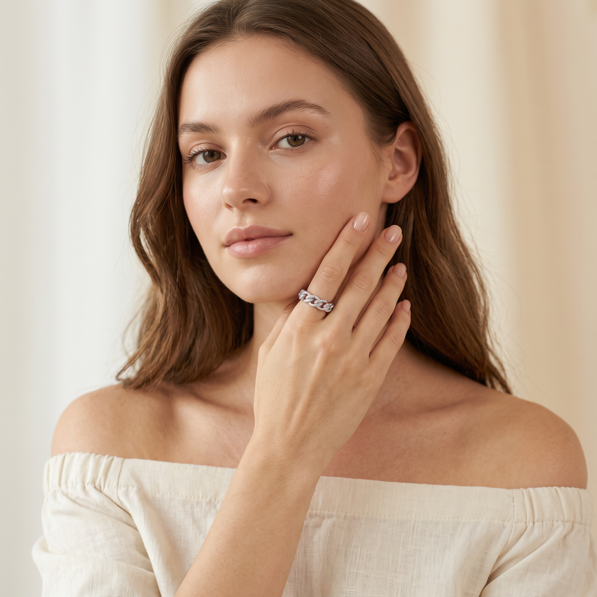 Anillo de Plata. 925 con Diseño de Cadena Delgada e Incrustación de Zirconia mod.3264