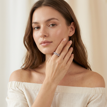 Anillo de Plata. 925 con Diseño de Cadena Delgada e Incrustación de Zirconia mod.3264