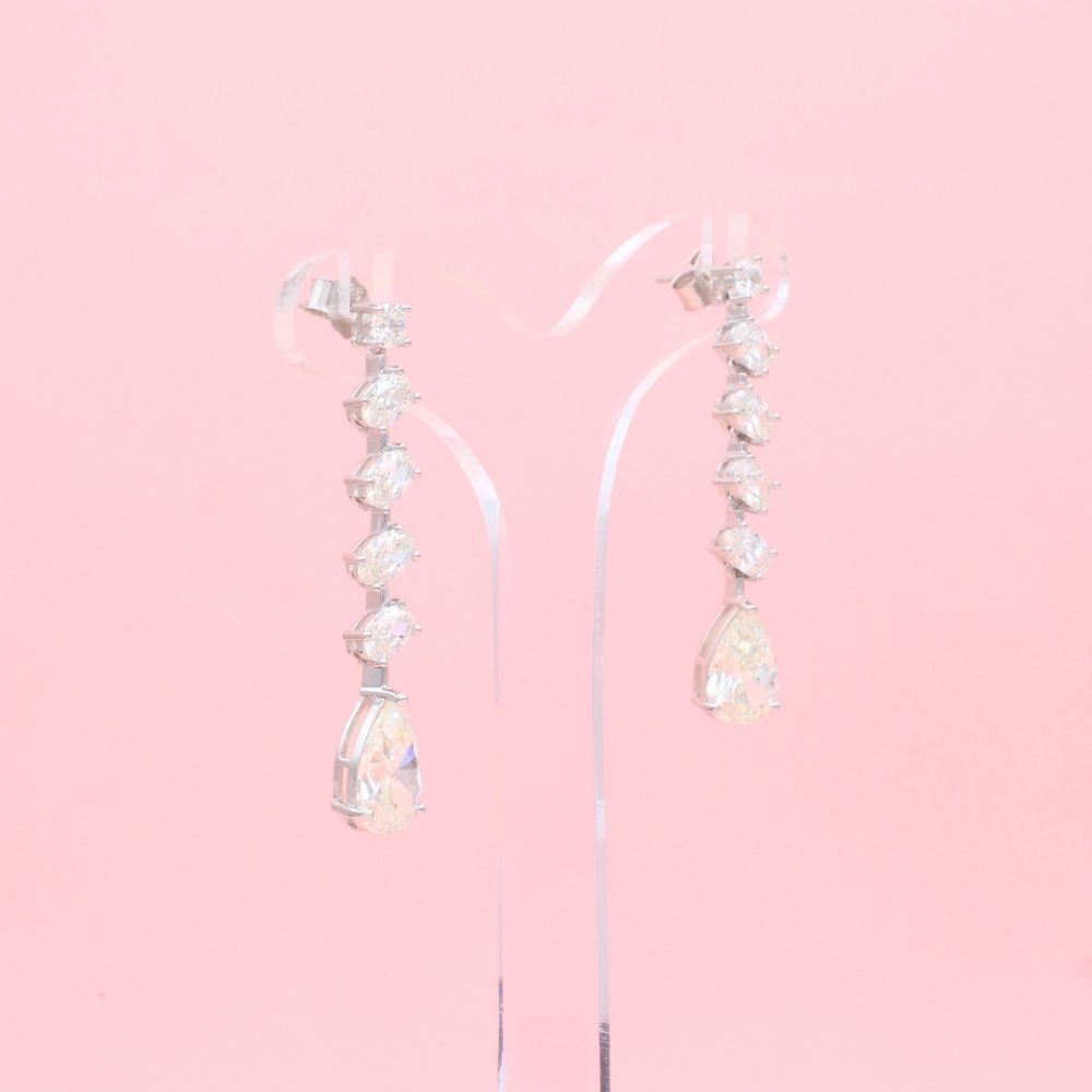 Arete Largo de Plata .925 con Moissanitas Ovales mod. 1221