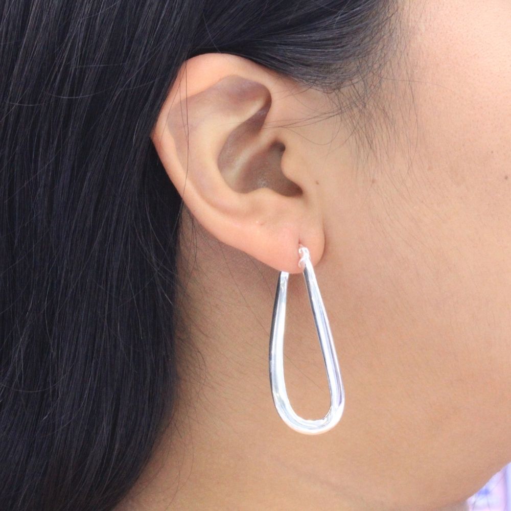 Arracada de Plata .925 de Diseño Ondulado Hueco de Estilo Fino mod. 1061