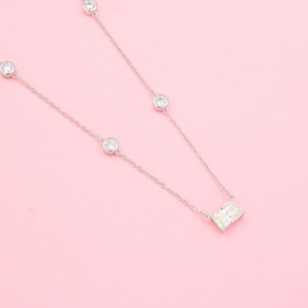 Gargantilla de Plata .925 de Diseño Elegante con Zirconias Brillantes mod. 1193