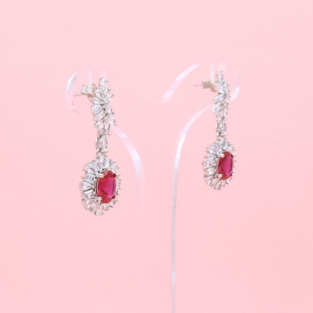 Arete Largo de Plata .925 Diseño Elegante con Zirconia Color Rojo Rubí mod. 1223