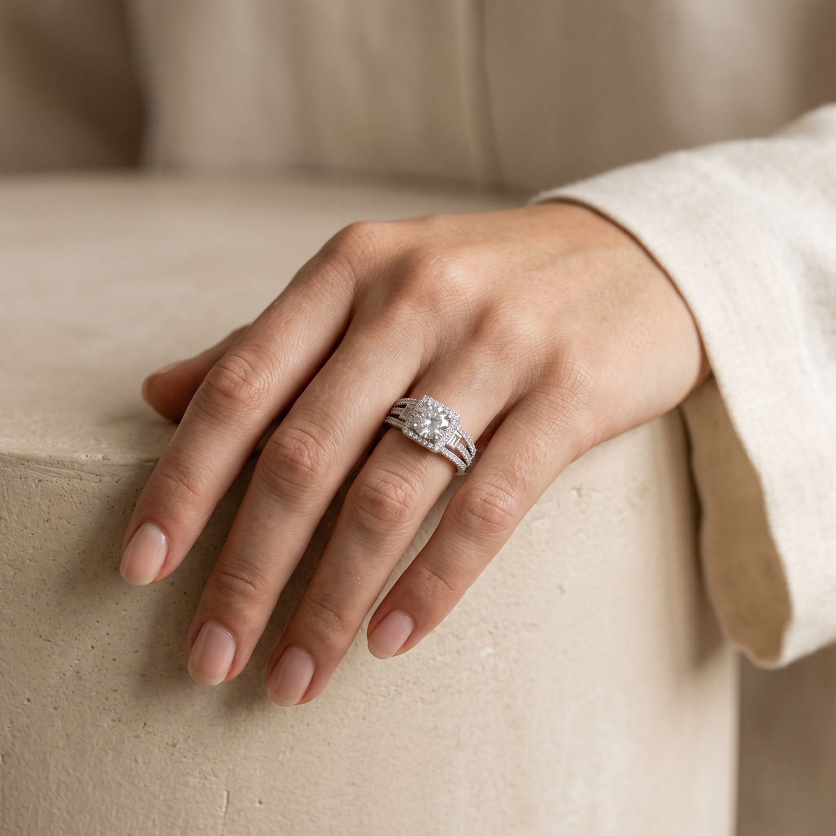 Anillo de Plata. 925 con Diseño Cuadrado e Incrustación de Zirconias Finas mod.3254