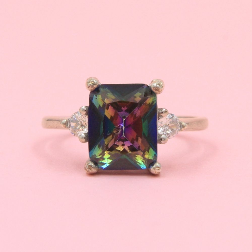 Anillo Especial con Zirconia Cuadrada Color Tornasol mod. 0713