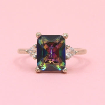 Anillo Especial con Zirconia Cuadrada Color Tornasol mod. 0713