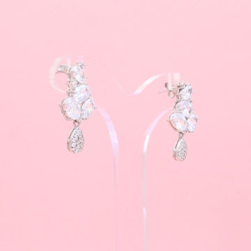 Arete Largo de Plata .925 Diseño Elegante con Zirconias de Corte Brillante mod. 1224