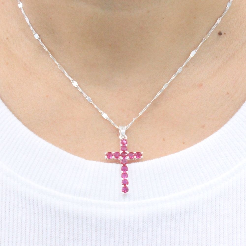 Cruz de Plata .925 Incrustada con Zirconias Redondas de Color Rojo Rubí mod. 1254