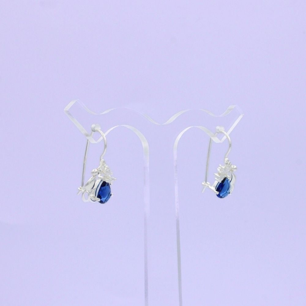 Arete Largo de Plata .925 con Diseño Fino Incrustado de Zirconias mod. 1597