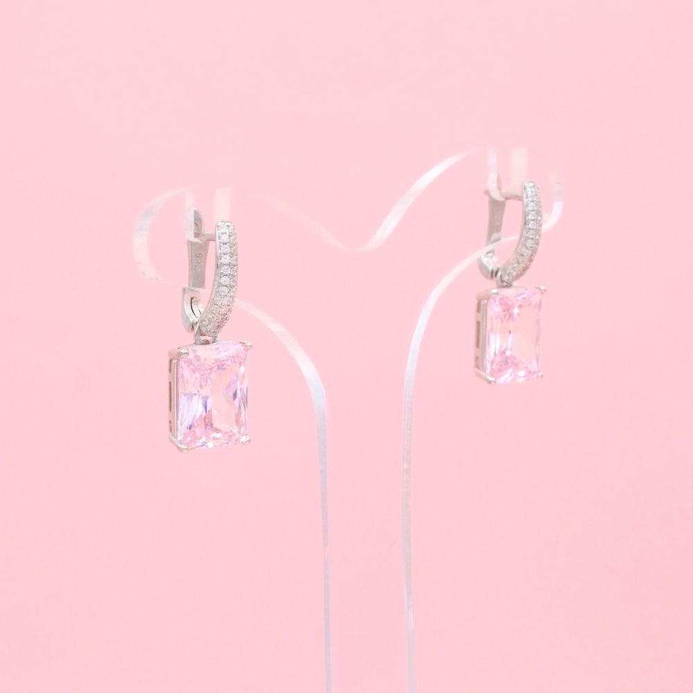 Arete Largo de Plata .925 con Moissanita Rosa y Broche Incrustado con Zirconias mod. 1225