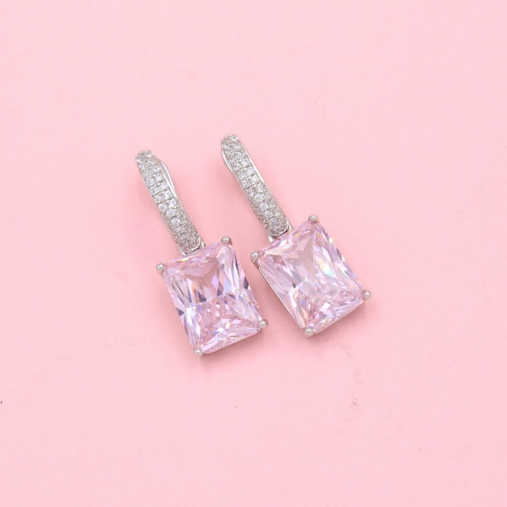 Arete Largo de Plata .925 con Moissanita Rosa y Broche Incrustado con Zirconias mod. 1225