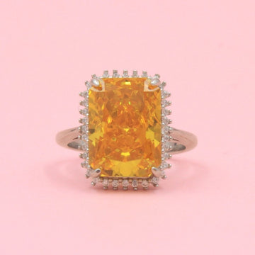 Anillo Especial con Zirconia Cuadrada Color Anaranjado Ambar mod. 0698