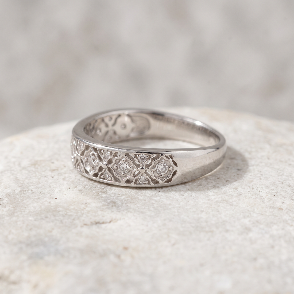 Anillo de Plata. 925 Churumbela de Rombos Ondeados con Incrustación de Zirconias mod.3250