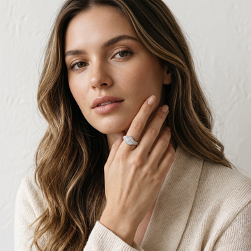 Anillo de Plata. 925 con Diseño de Hoja Fina con Zirconia mod.3260