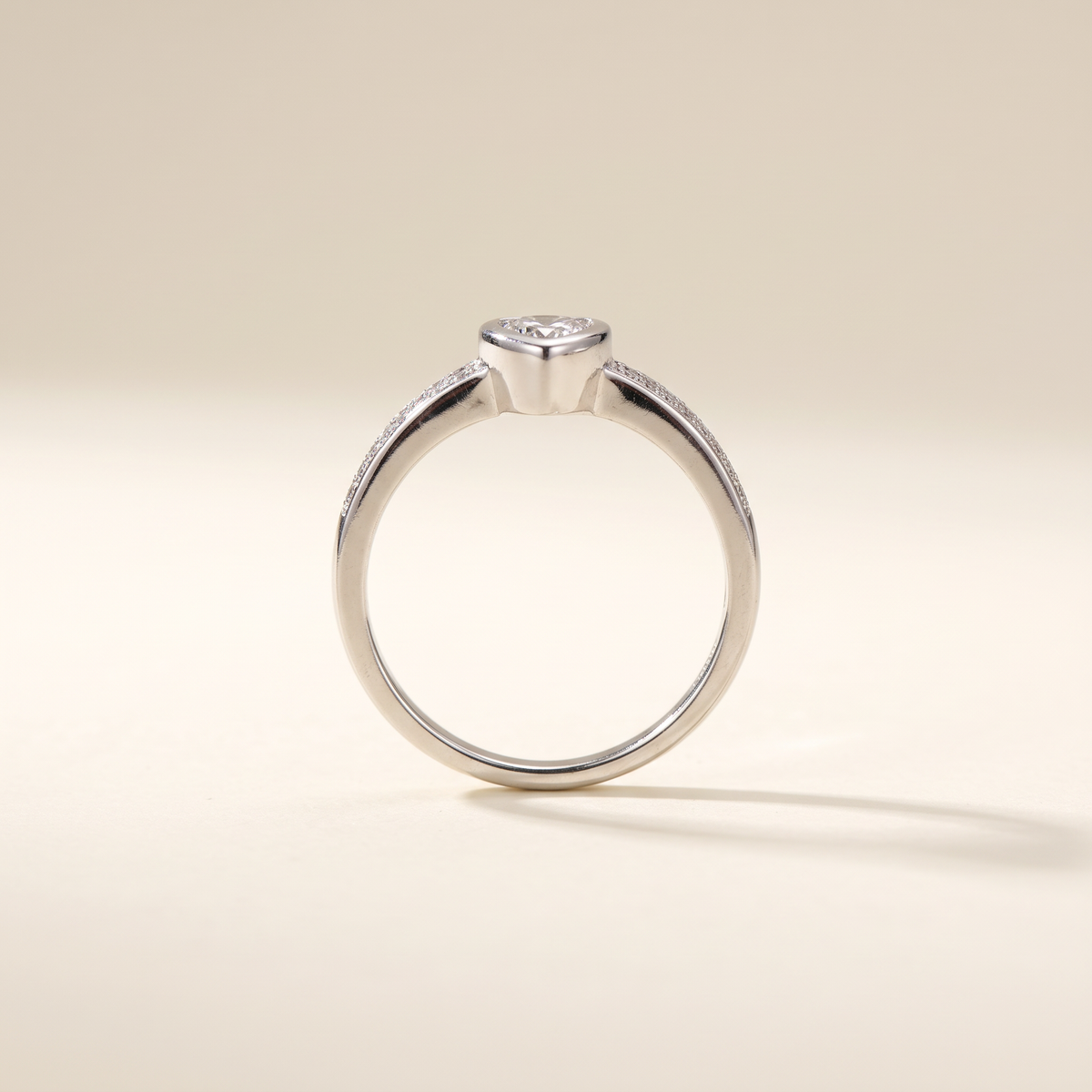 Anillo de Plata. 925 Solitario Con Diseño de ola e Incrustación de Zirconia mod.3261