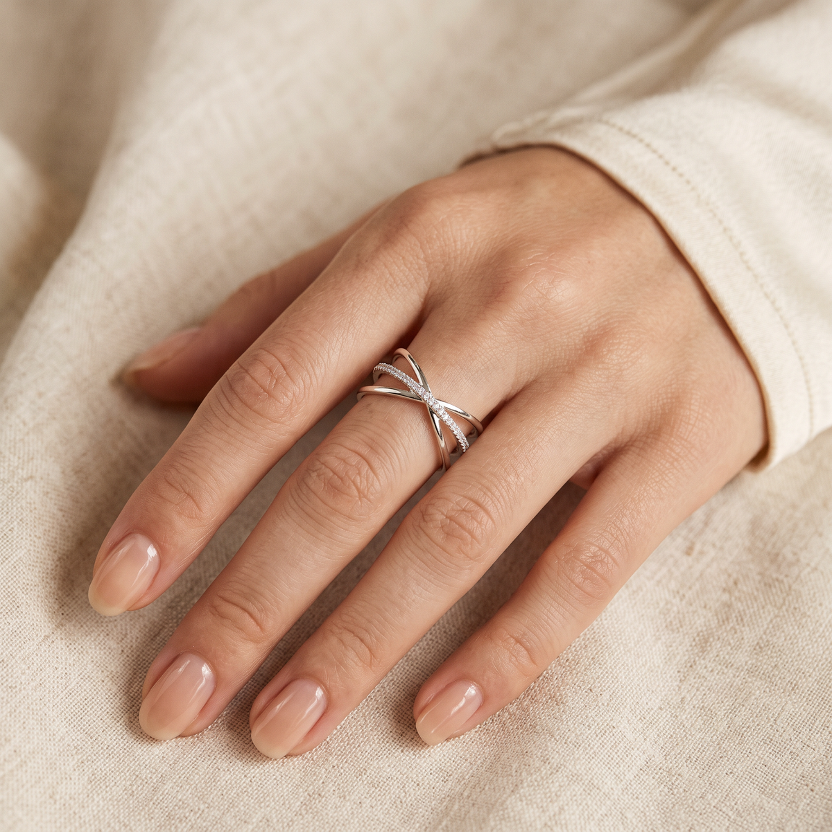 Anillo de Plata. 925 de X de Lineas Entrelazadas Brillantes con Zirconia mod.3265