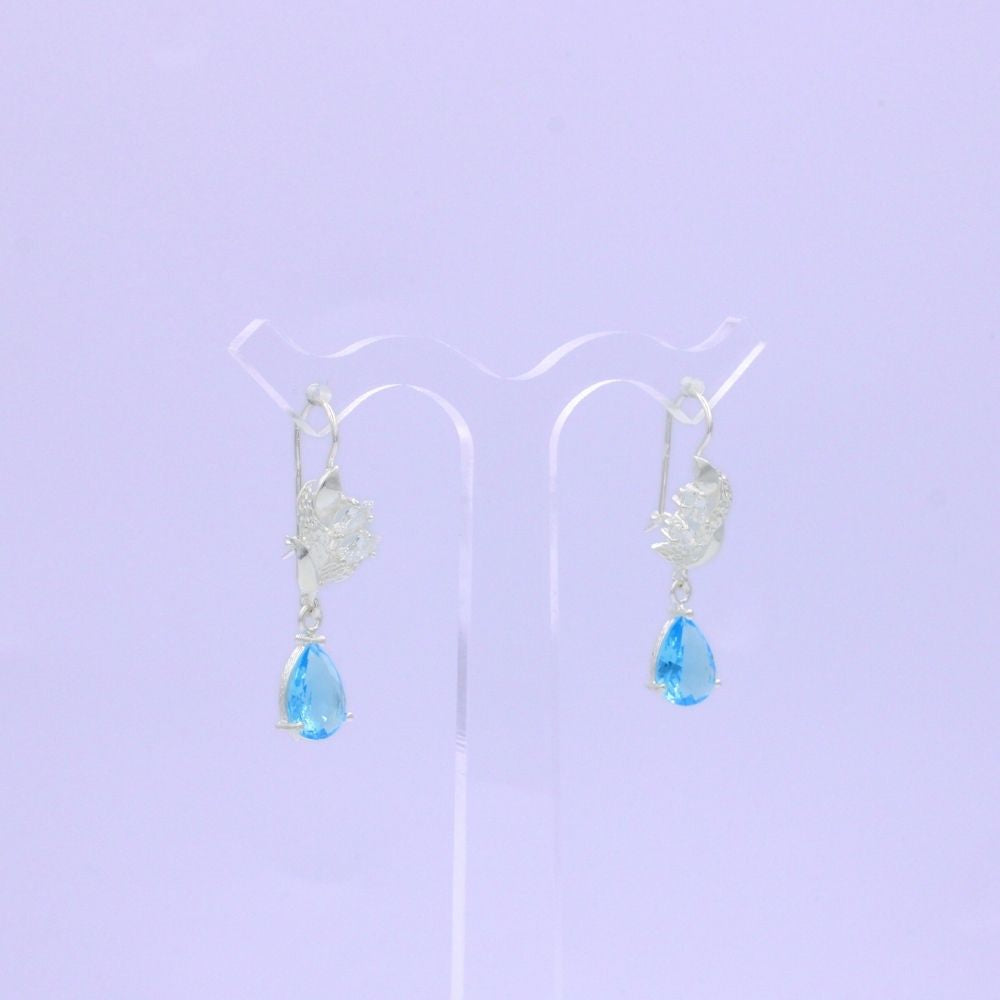 Arete Largo de Plata .925 con Diseño Especial Incrustado de Zirconias mod. 1598