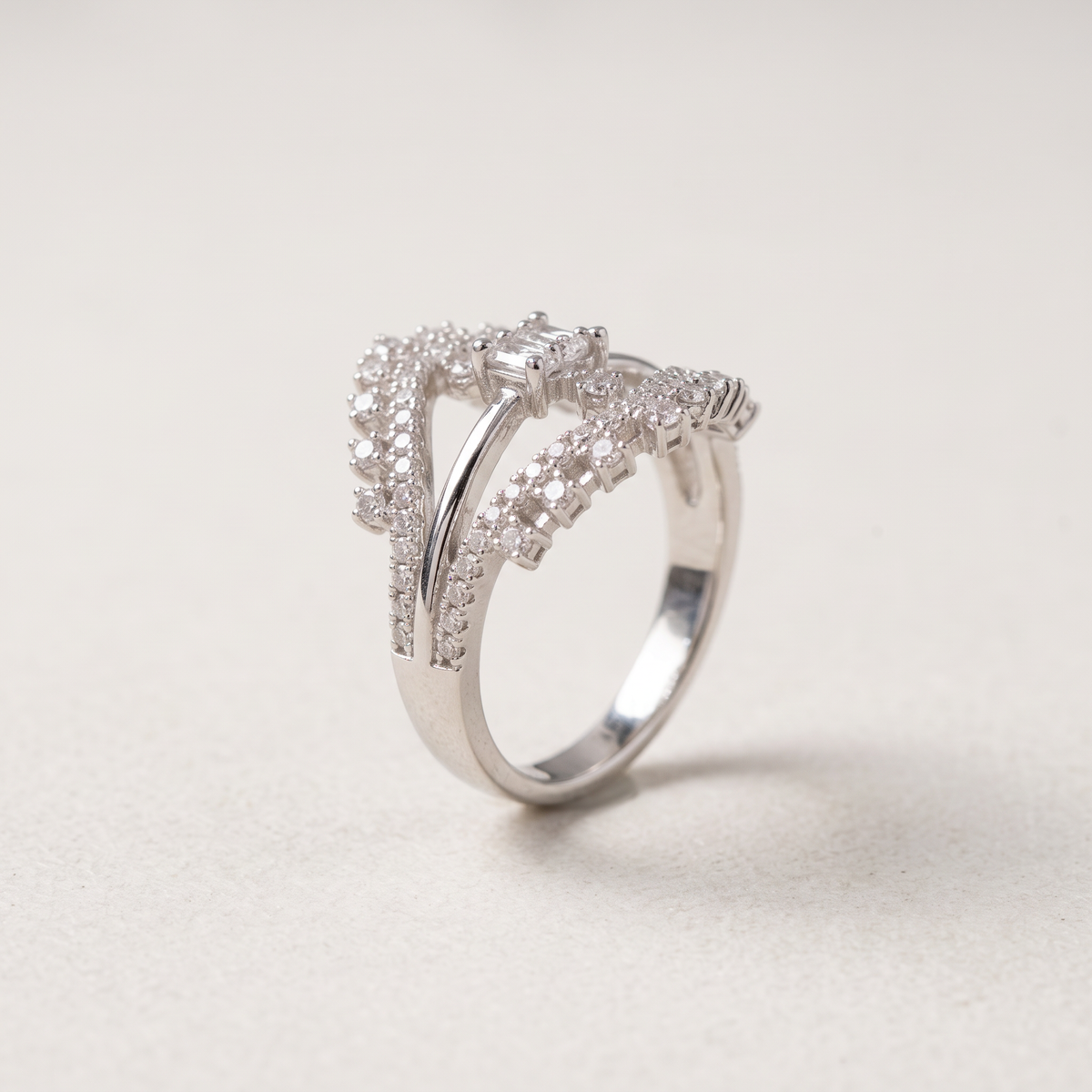 Anillo de Plata. 925 con Diseño de Ojo con Incrustación de Zirconia mod.3256