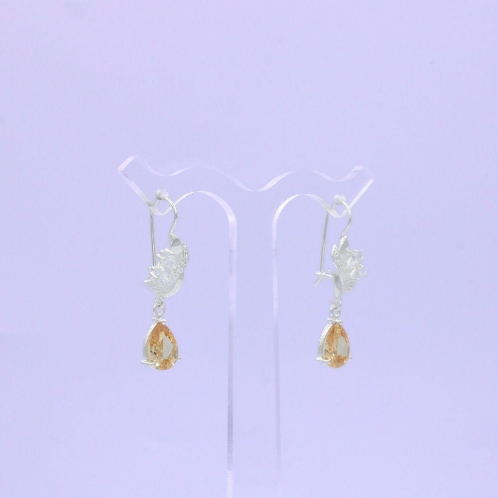 Arete Largo de Plata .925 con Diseño Especial Incrustado de Zirconias mod. 1598